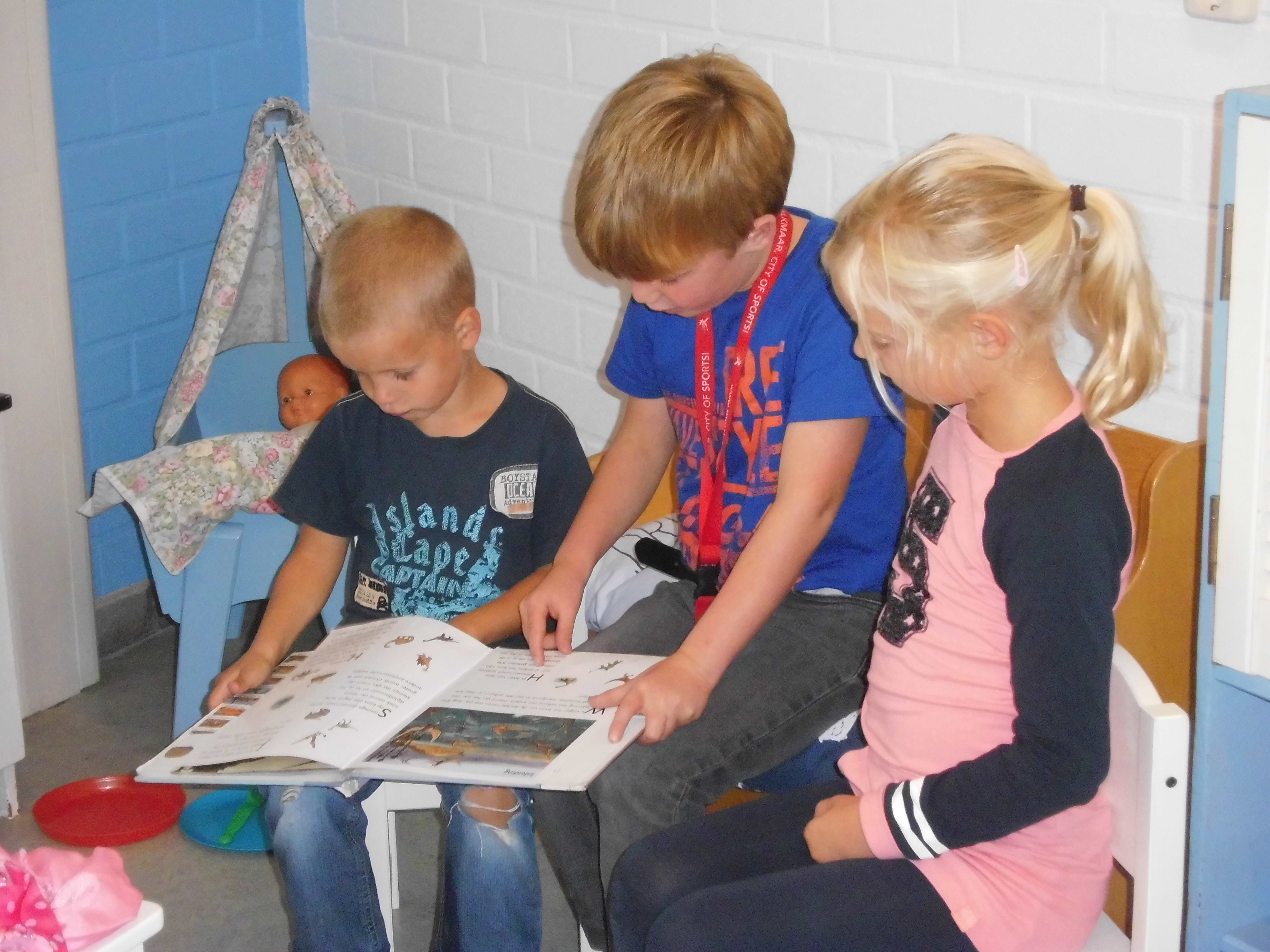 groep 1-2  Voorlezen door kinderen uit groep 5 