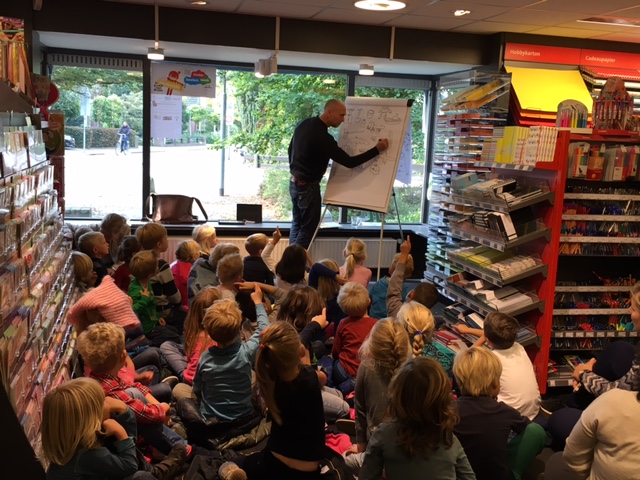 groep 1-2 op bezoek bij de illustrator van Boer Boris