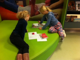 Groep 6 brengt een bezoek aan de bieb