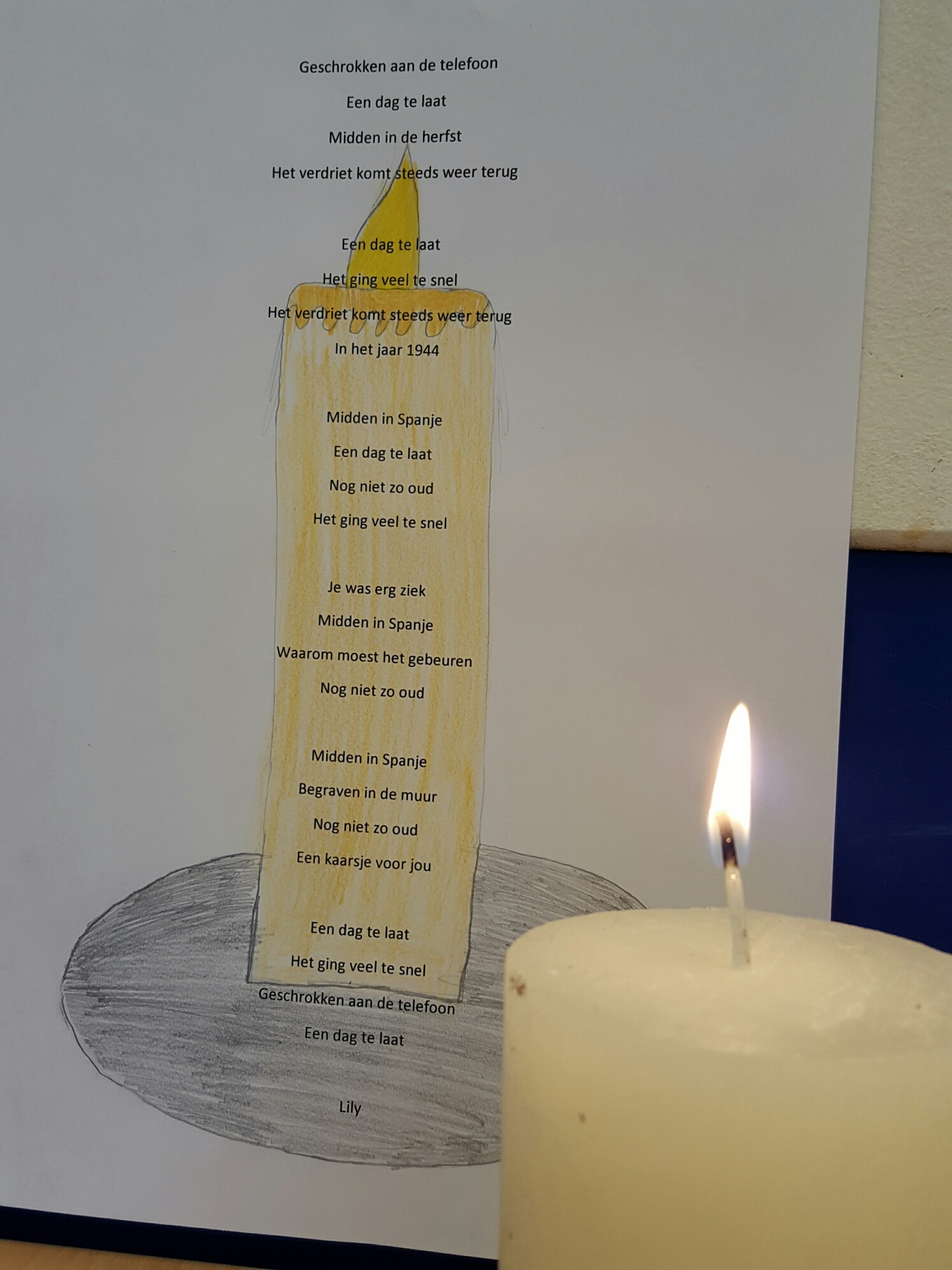 groep 8 brandt een kaarsje