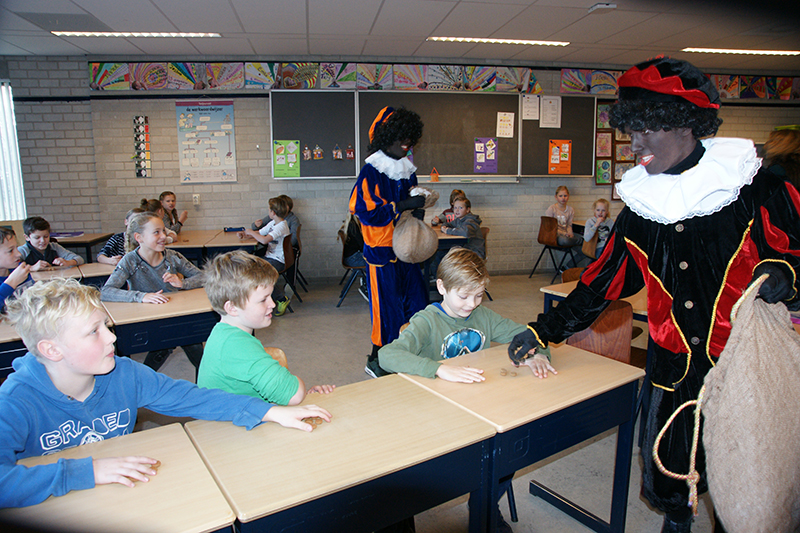 Pieten brengen bezoek