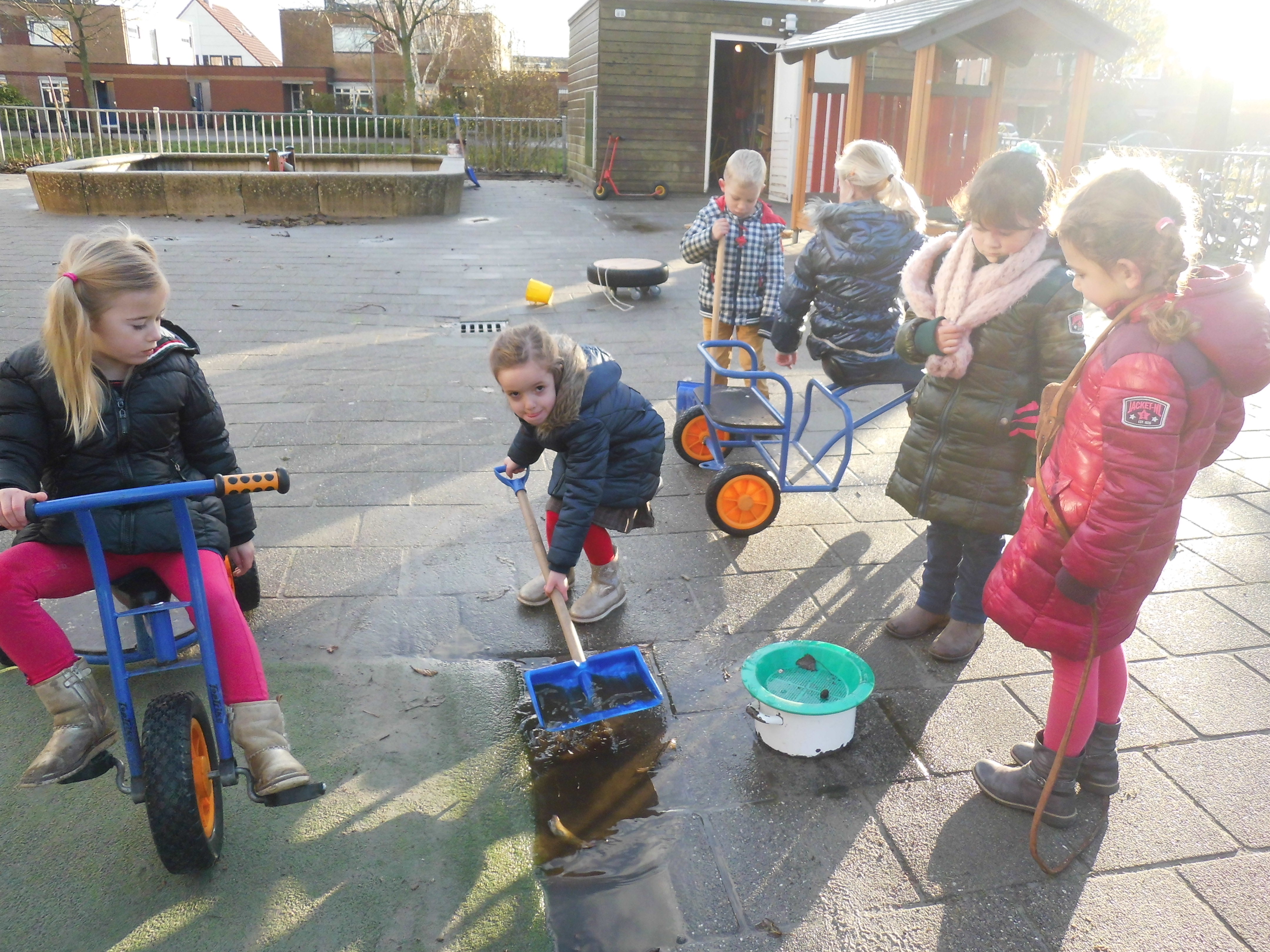 groep 1-2 Er wordt ook aan het paard van Sinterklaas gedacht!