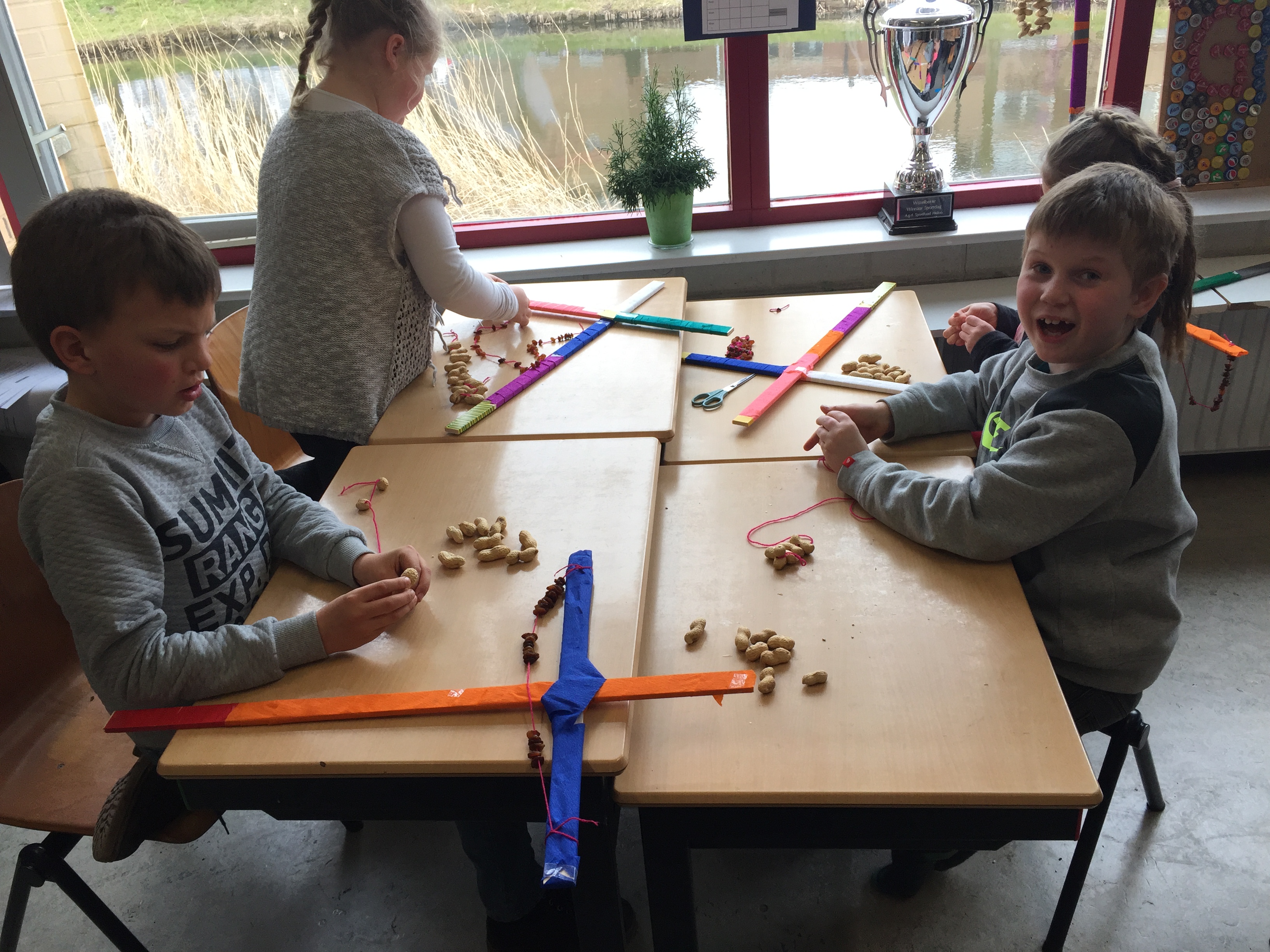 Groep 5: Prezi en Palmpaasstokken 