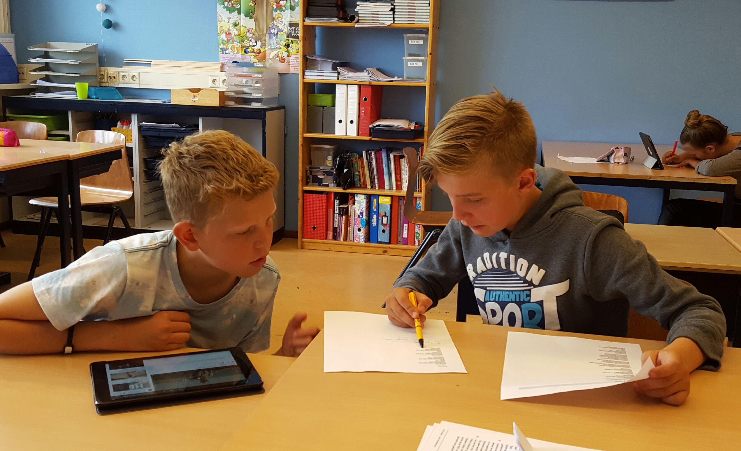 Groep 8 schrijft het openingslied