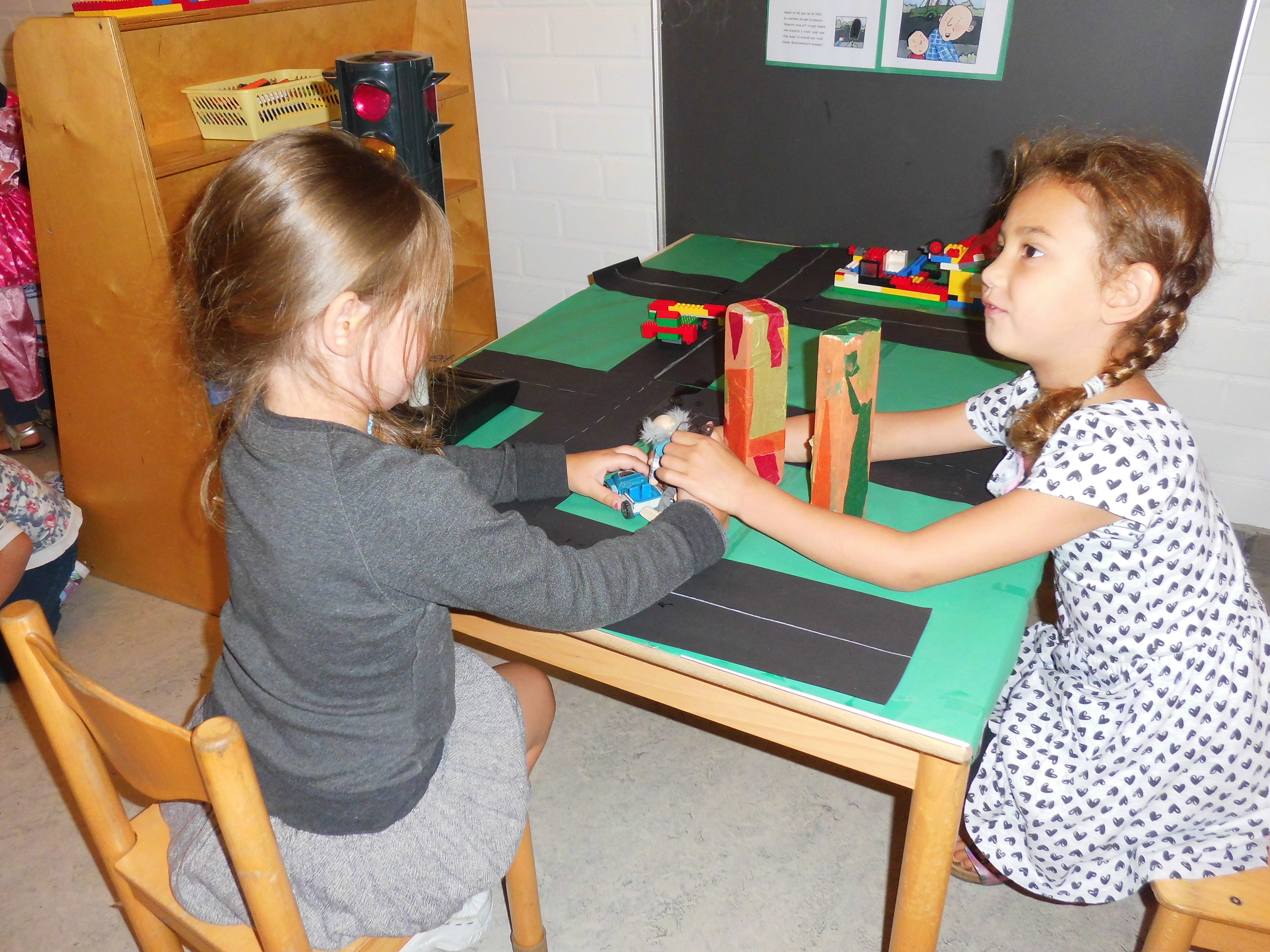 De verteltafel in groep 1/2 in wording....