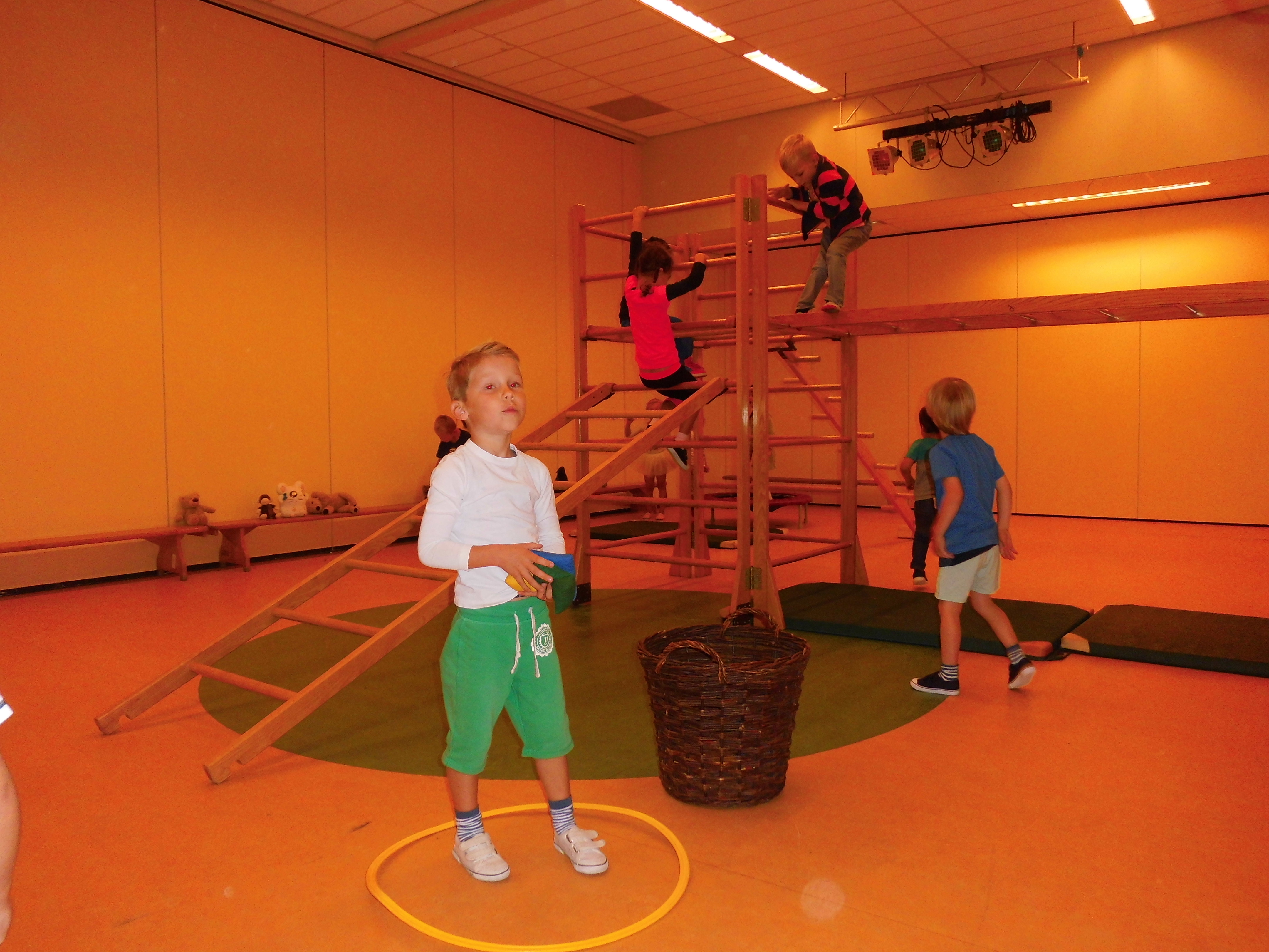 Groep 1/2  voor de eerste keer naar de speelzaal