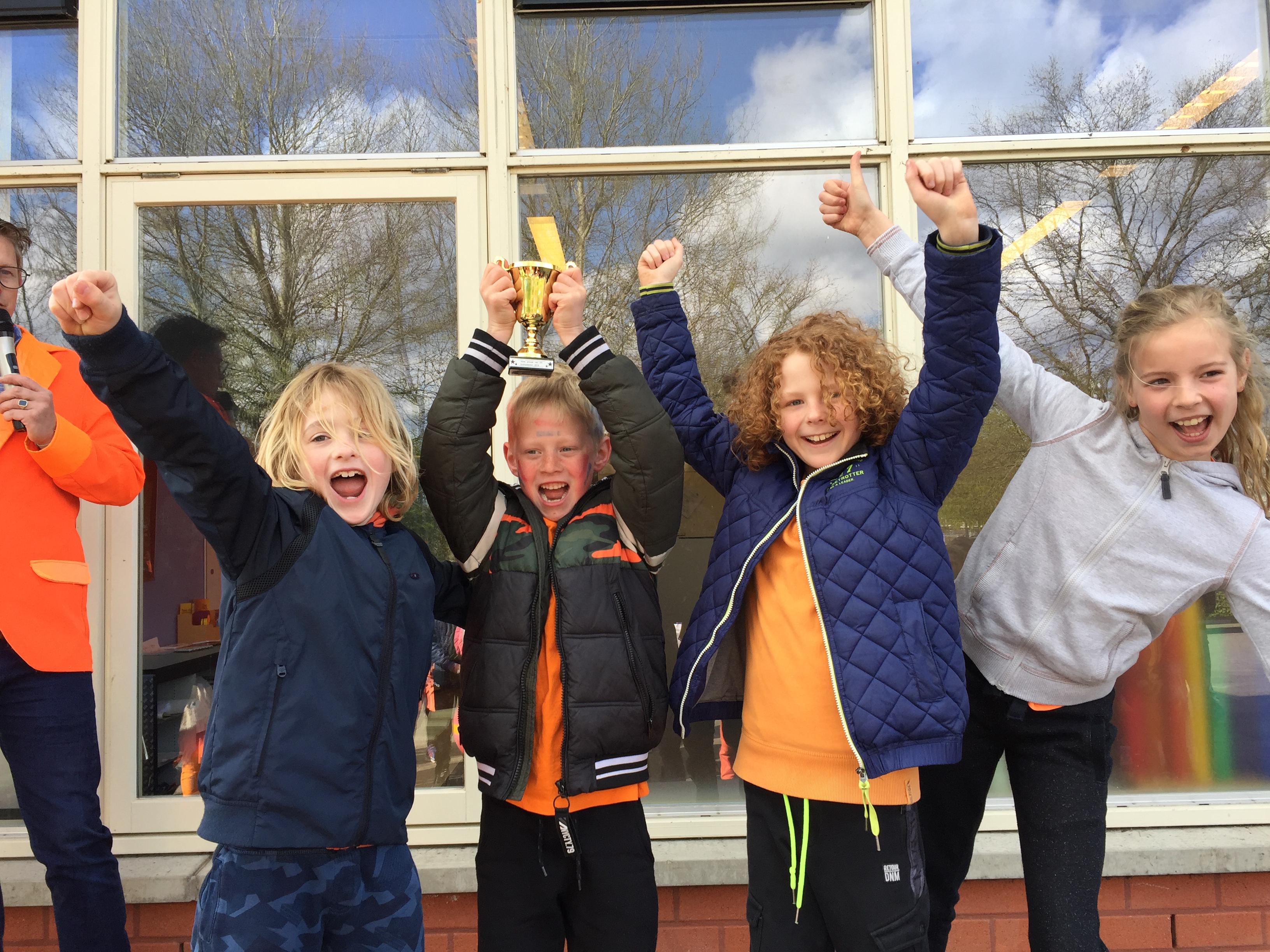 De winnaars van de zeskamp!