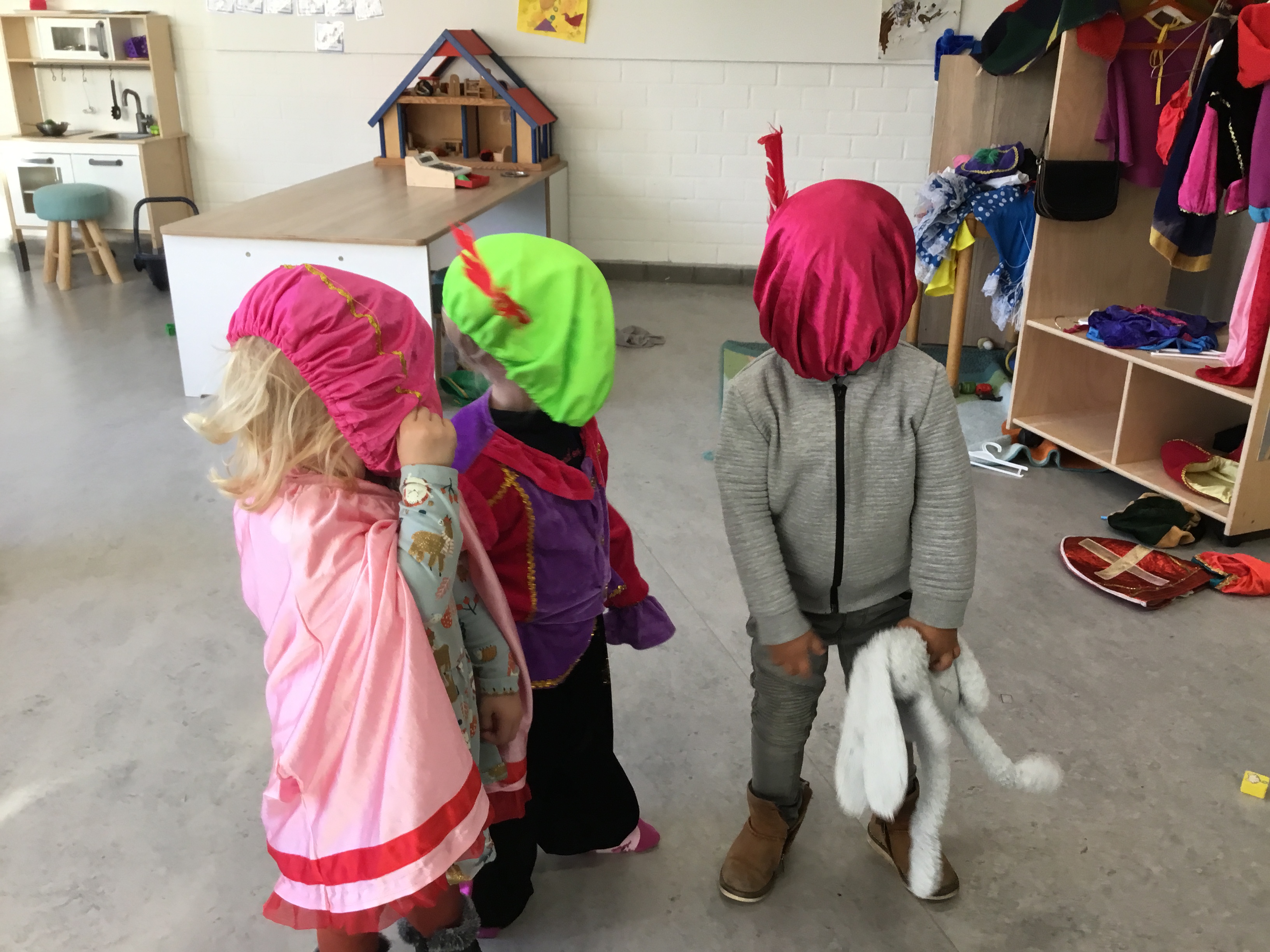 Sint en Piet bij de opvang 