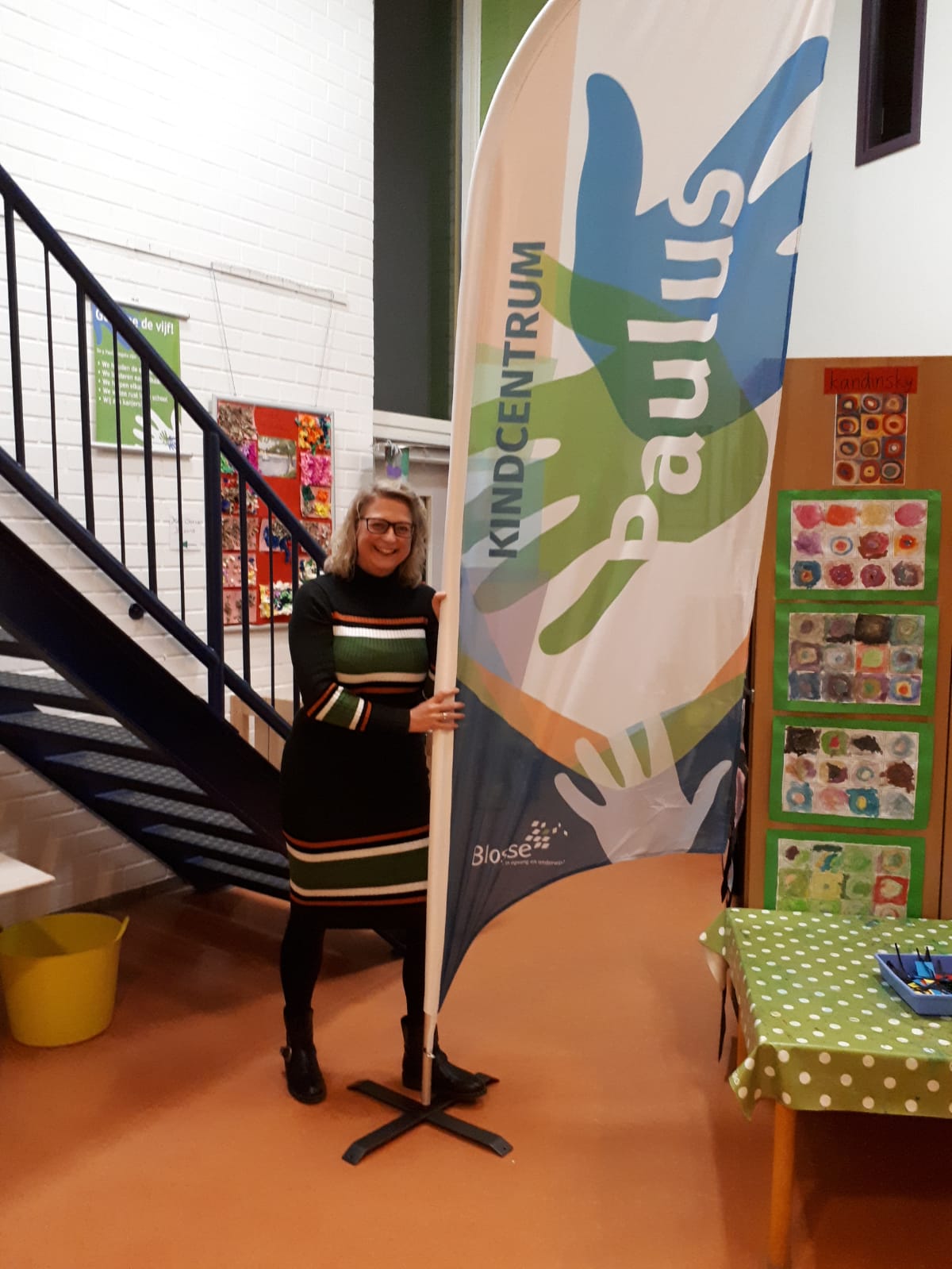 Nieuwe vlaggen cadeau van de Ouderraad!