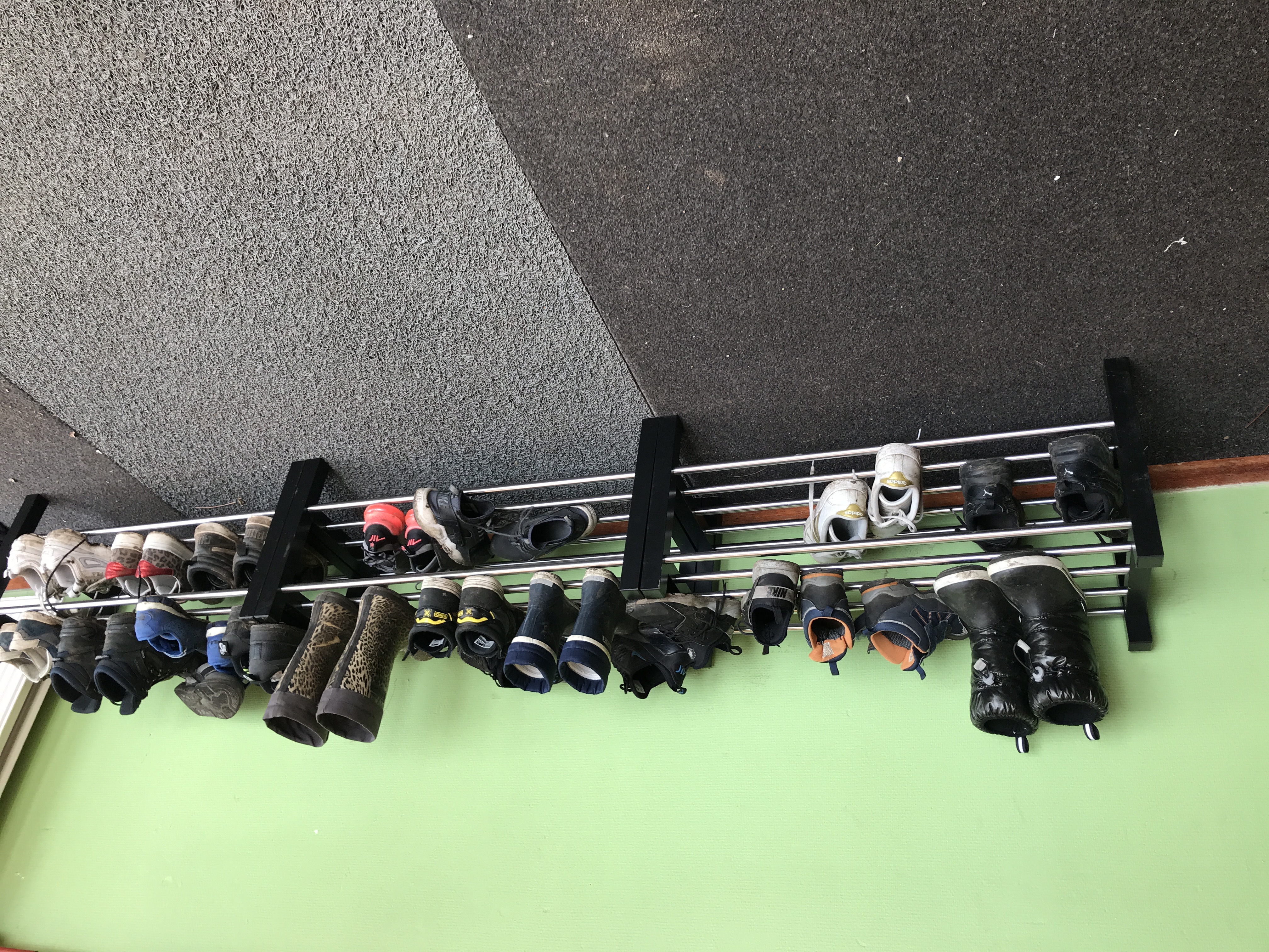 Leerlingenraad adviseert schoenenrekken