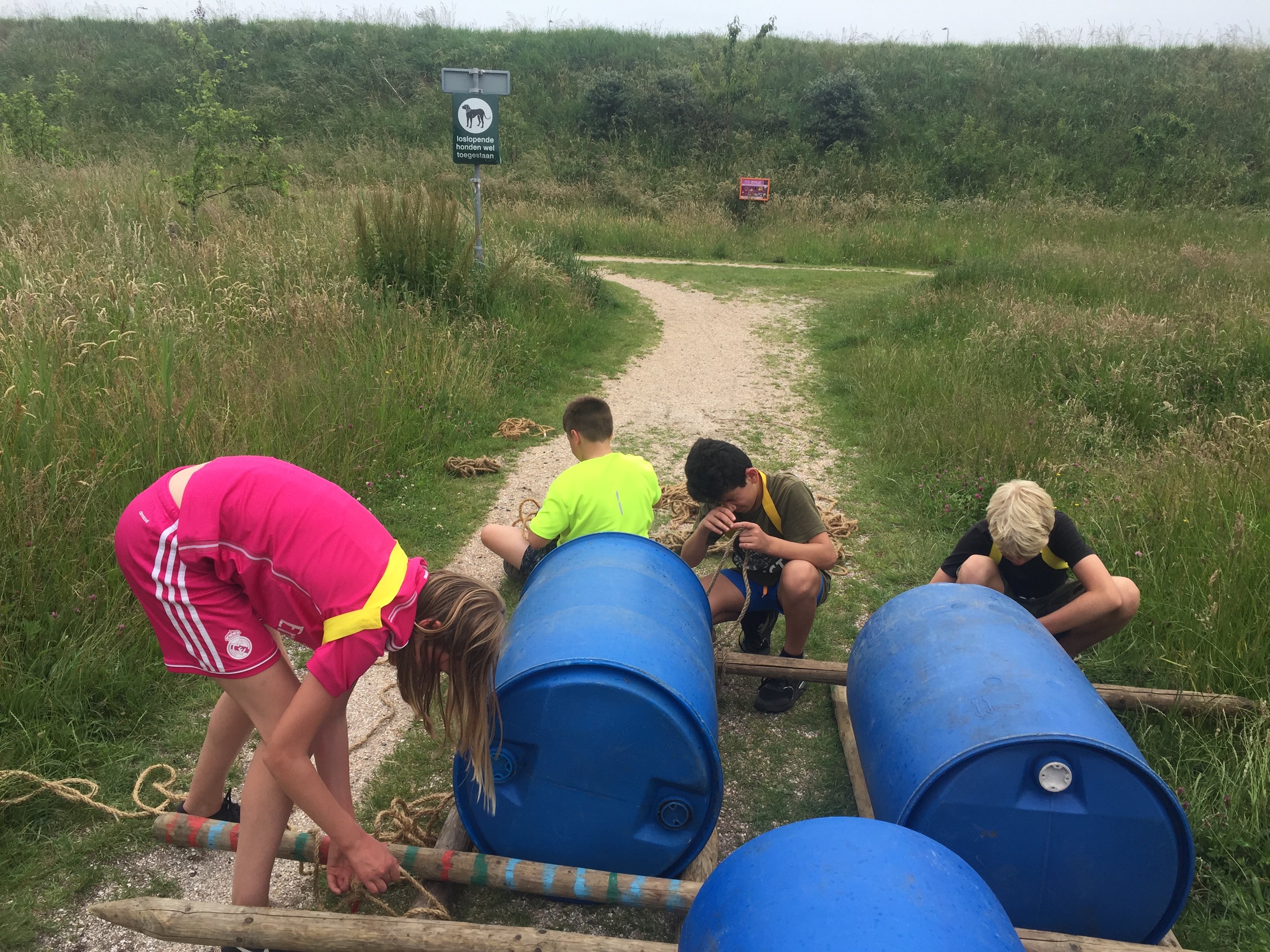 Groep 8 bouwt eigen vlot