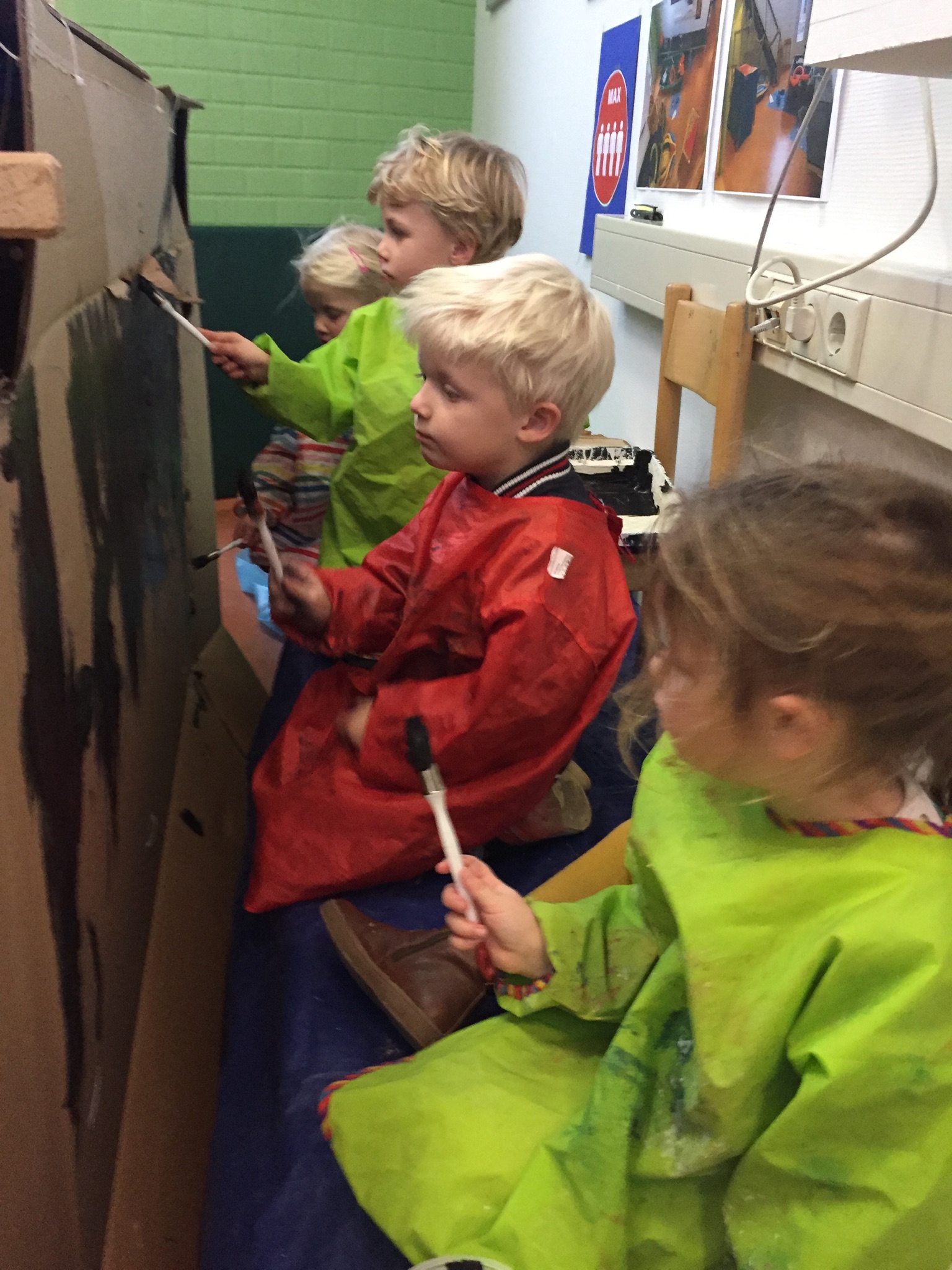 Opvangnieuws: de stoomboot schilderen!