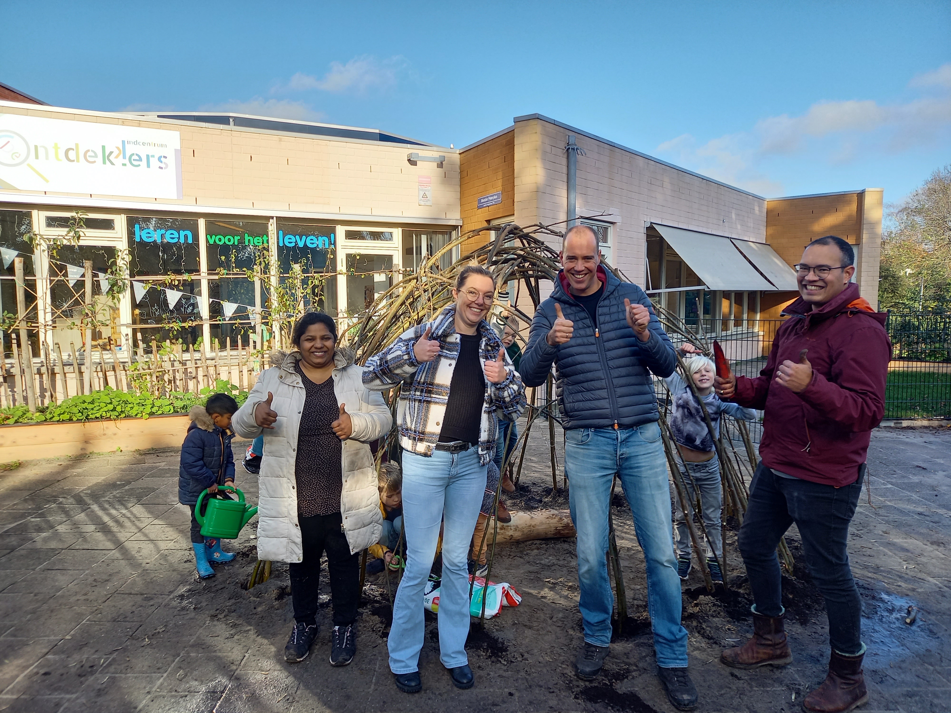 Prachtige wilgenhut op het plein!