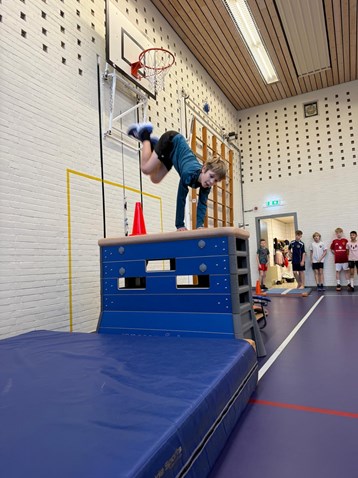 23f101b2-7442-4be4-956d-999aad6ff42e