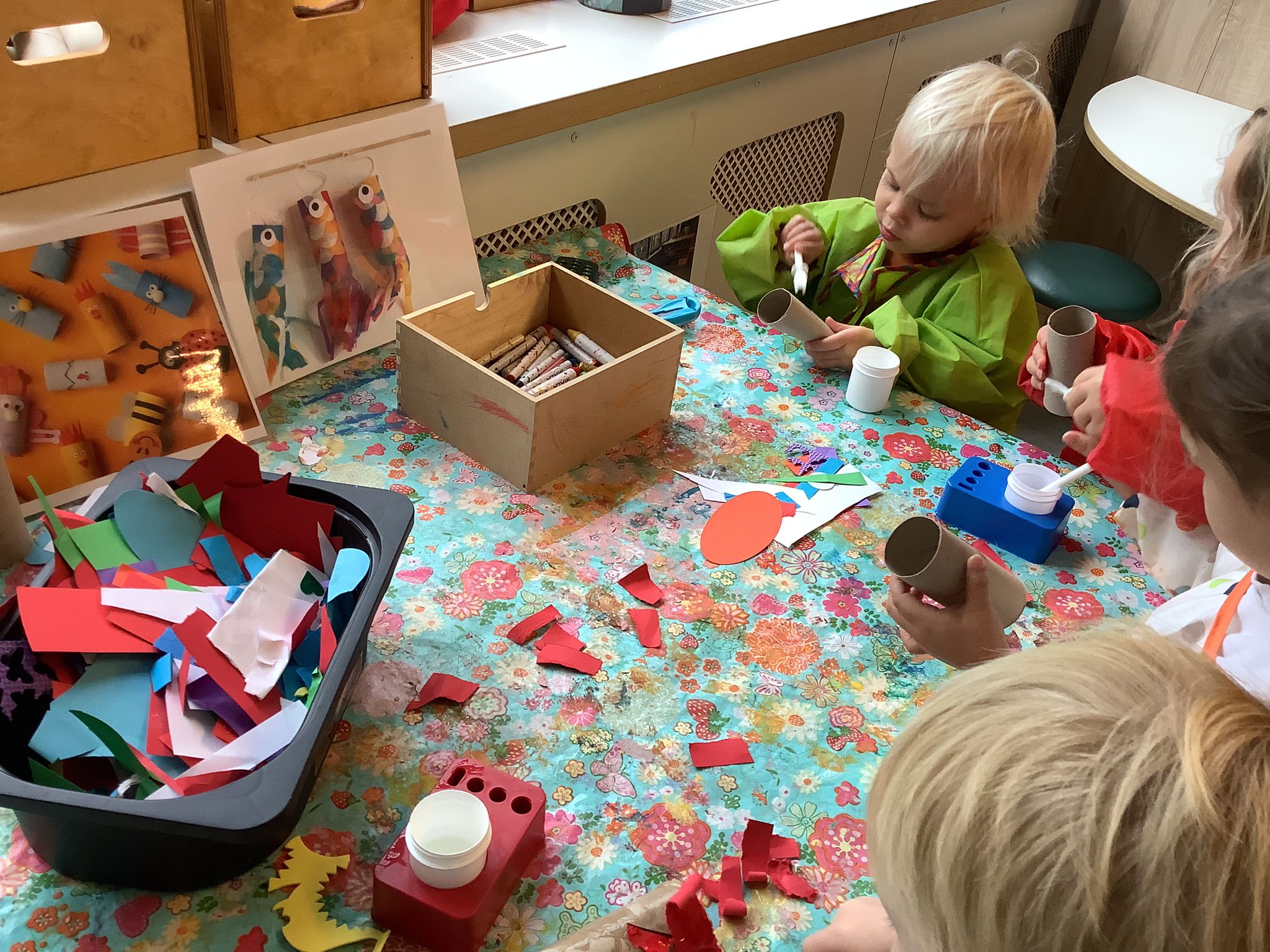 Opvang: Lampionnetjes zelf gemaakt, kom ik vanavond bij u in de straat 🎶